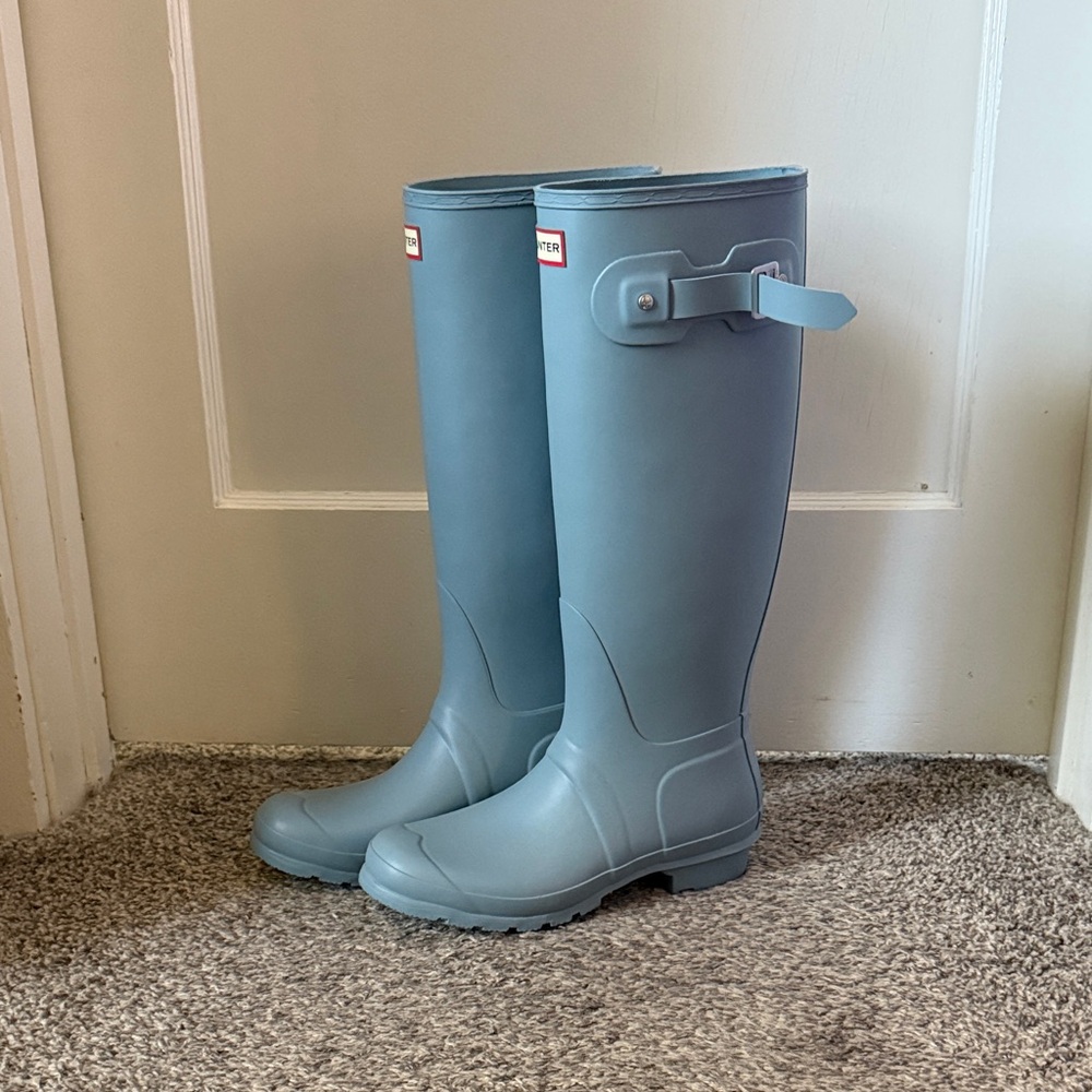 NEW: Hunter Classic Blue Rain Boots - Picture 2 of 5